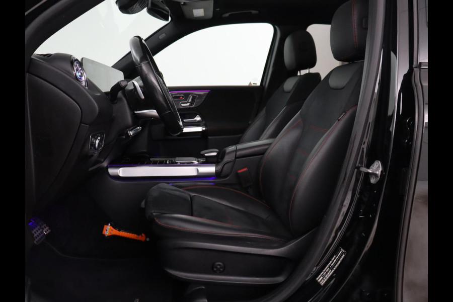 Mercedes-Benz GLB 200 Business Solution AMG | Panoramadak | Leder/alcantara | Memory Stoelverwarming | Adaptive cruise | Camera | Park assist | Sfeerverlichting | Carplay