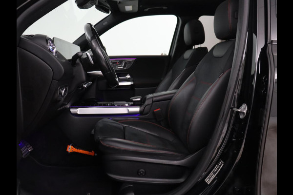 Mercedes-Benz GLB 200 Business Solution AMG | Panoramadak | Leder/alcantara | Memory Stoelverwarming | Adaptive cruise | Camera | Park assist | Sfeerverlichting | Carplay