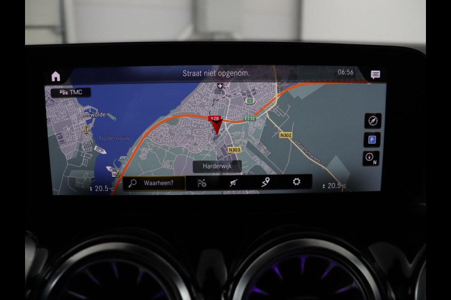 Mercedes-Benz GLB 200 Business Solution AMG | Panoramadak | Leder/alcantara | Memory Stoelverwarming | Adaptive cruise | Camera | Park assist | Sfeerverlichting | Carplay