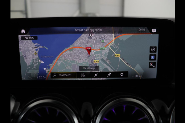 Mercedes-Benz GLB 200 Business Solution AMG | Panoramadak | Leder/alcantara | Memory Stoelverwarming | Adaptive cruise | Camera | Park assist | Sfeerverlichting | Carplay