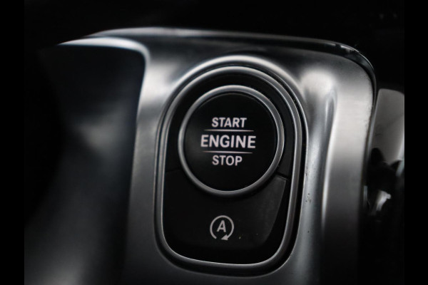 Mercedes-Benz GLB 200 Business Solution AMG | Panoramadak | Leder/alcantara | Memory Stoelverwarming | Adaptive cruise | Camera | Park assist | Sfeerverlichting | Carplay