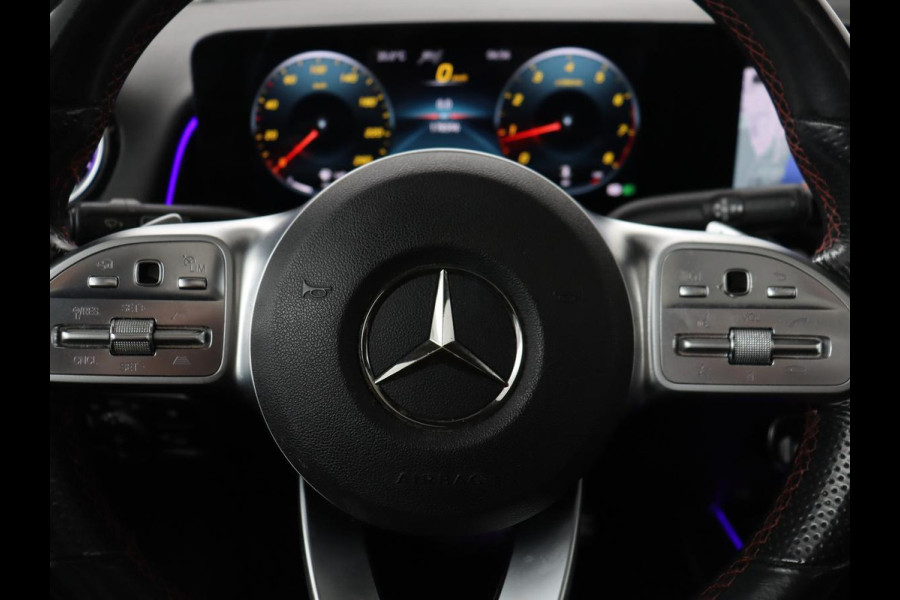 Mercedes-Benz GLB 200 Business Solution AMG | Panoramadak | Leder/alcantara | Memory Stoelverwarming | Adaptive cruise | Camera | Park assist | Sfeerverlichting | Carplay