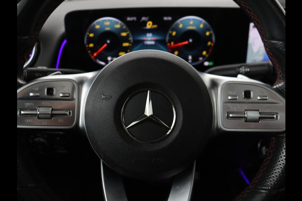 Mercedes-Benz GLB 200 Business Solution AMG | Panoramadak | Leder/alcantara | Memory Stoelverwarming | Adaptive cruise | Camera | Park assist | Sfeerverlichting | Carplay