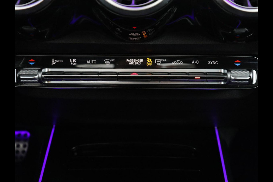 Mercedes-Benz GLB 200 Business Solution AMG | Panoramadak | Leder/alcantara | Memory Stoelverwarming | Adaptive cruise | Camera | Park assist | Sfeerverlichting | Carplay
