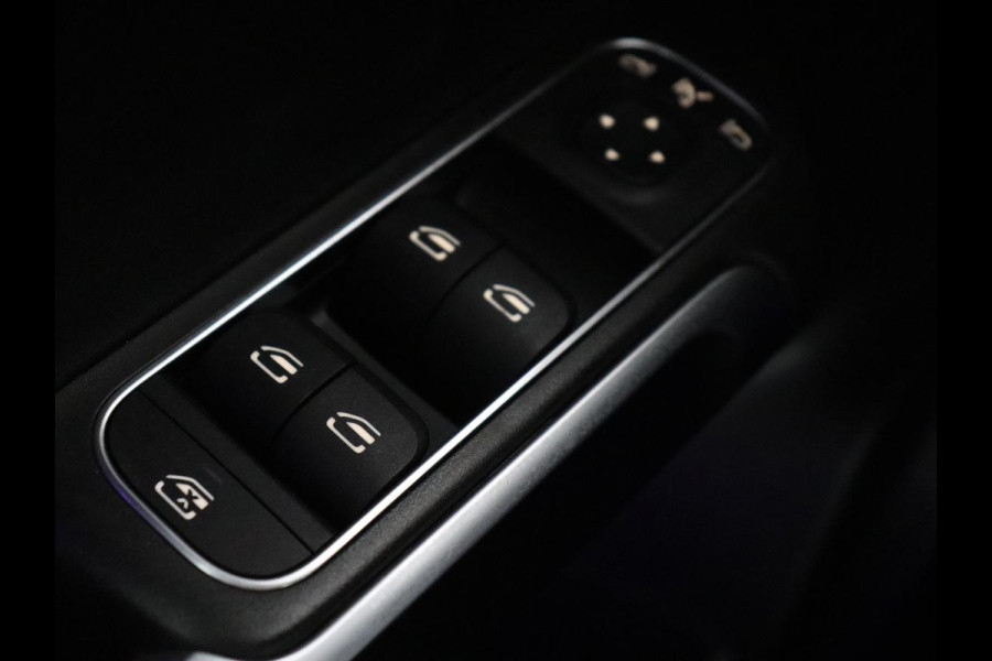 Mercedes-Benz GLB 200 Business Solution AMG | Panoramadak | Leder/alcantara | Memory Stoelverwarming | Adaptive cruise | Camera | Park assist | Sfeerverlichting | Carplay