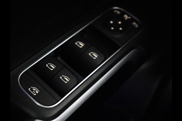 Mercedes-Benz GLB 200 Business Solution AMG | Panoramadak | Leder/alcantara | Memory Stoelverwarming | Adaptive cruise | Camera | Park assist | Sfeerverlichting | Carplay