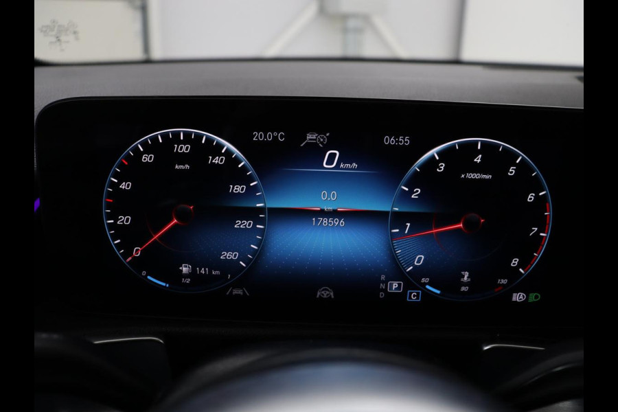 Mercedes-Benz GLB 200 Business Solution AMG | Panoramadak | Leder/alcantara | Memory Stoelverwarming | Adaptive cruise | Camera | Park assist | Sfeerverlichting | Carplay