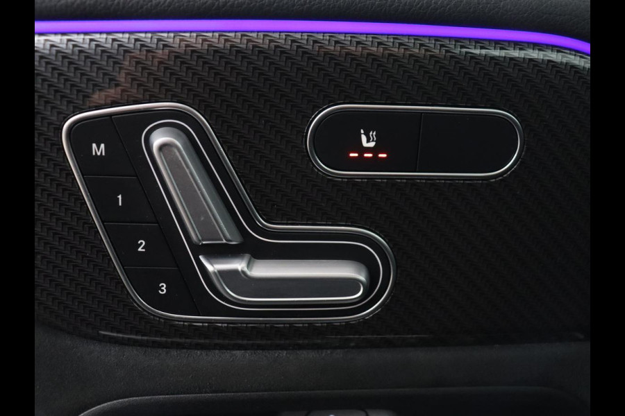 Mercedes-Benz GLB 200 Business Solution AMG | Panoramadak | Leder/alcantara | Memory Stoelverwarming | Adaptive cruise | Camera | Park assist | Sfeerverlichting | Carplay
