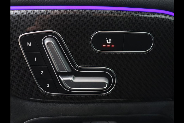 Mercedes-Benz GLB 200 Business Solution AMG | Panoramadak | Leder/alcantara | Memory Stoelverwarming | Adaptive cruise | Camera | Park assist | Sfeerverlichting | Carplay