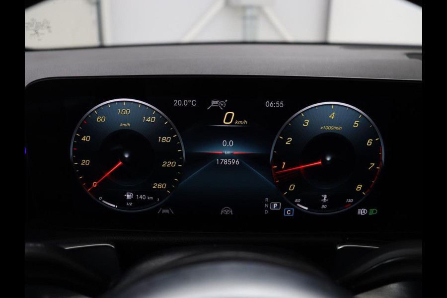 Mercedes-Benz GLB 200 Business Solution AMG | Panoramadak | Leder/alcantara | Memory Stoelverwarming | Adaptive cruise | Camera | Park assist | Sfeerverlichting | Carplay