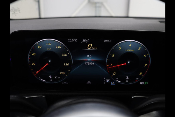 Mercedes-Benz GLB 200 Business Solution AMG | Panoramadak | Leder/alcantara | Memory Stoelverwarming | Adaptive cruise | Camera | Park assist | Sfeerverlichting | Carplay