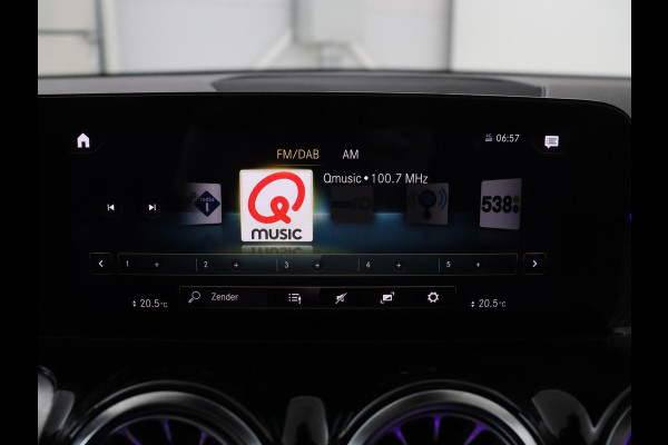Mercedes-Benz GLB 200 Business Solution AMG | Panoramadak | Leder/alcantara | Memory Stoelverwarming | Adaptive cruise | Camera | Park assist | Sfeerverlichting | Carplay