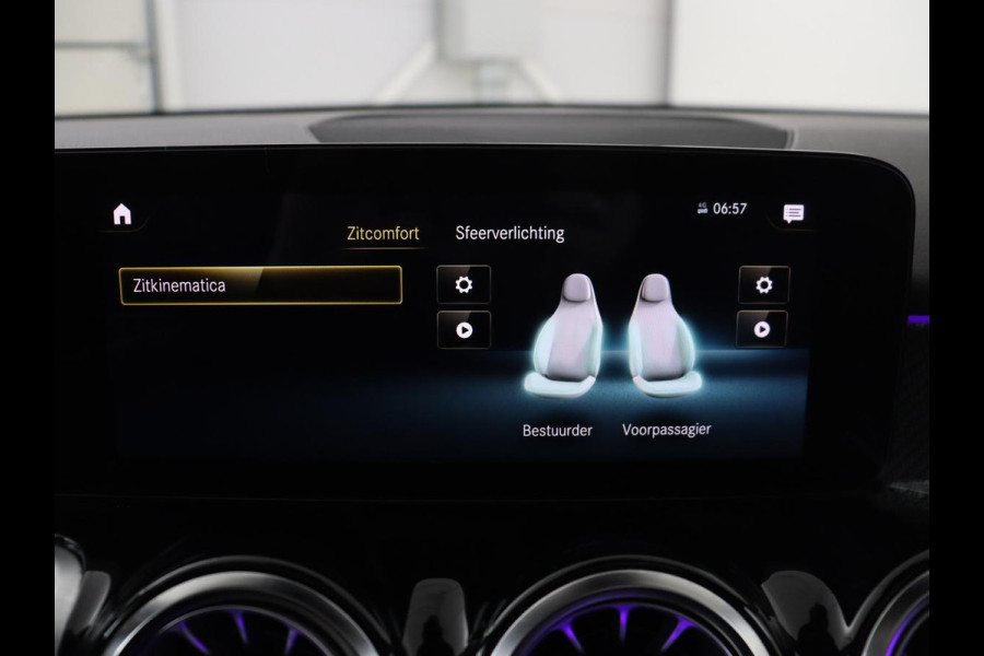 Mercedes-Benz GLB 200 Business Solution AMG | Panoramadak | Leder/alcantara | Memory Stoelverwarming | Adaptive cruise | Camera | Park assist | Sfeerverlichting | Carplay