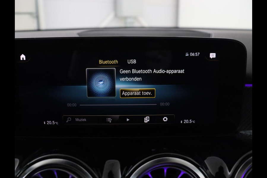 Mercedes-Benz GLB 200 Business Solution AMG | Panoramadak | Leder/alcantara | Memory Stoelverwarming | Adaptive cruise | Camera | Park assist | Sfeerverlichting | Carplay