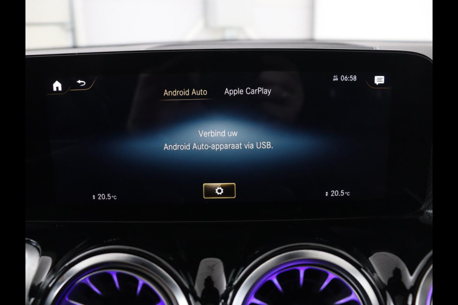 Mercedes-Benz GLB 200 Business Solution AMG | Panoramadak | Leder/alcantara | Memory Stoelverwarming | Adaptive cruise | Camera | Park assist | Sfeerverlichting | Carplay
