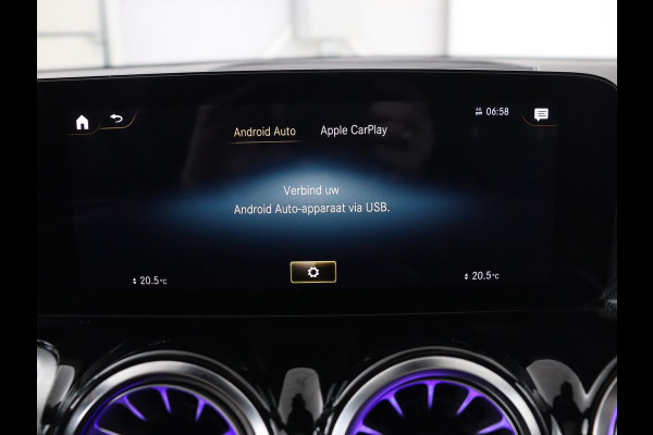 Mercedes-Benz GLB 200 Business Solution AMG | Panoramadak | Leder/alcantara | Memory Stoelverwarming | Adaptive cruise | Camera | Park assist | Sfeerverlichting | Carplay