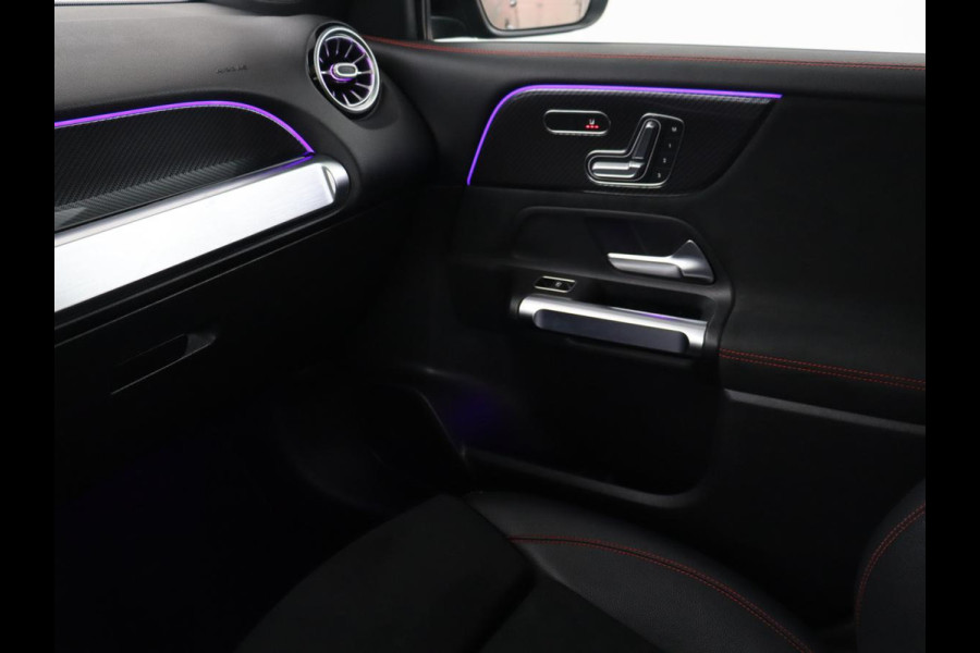 Mercedes-Benz GLB 200 Business Solution AMG | Panoramadak | Leder/alcantara | Memory Stoelverwarming | Adaptive cruise | Camera | Park assist | Sfeerverlichting | Carplay