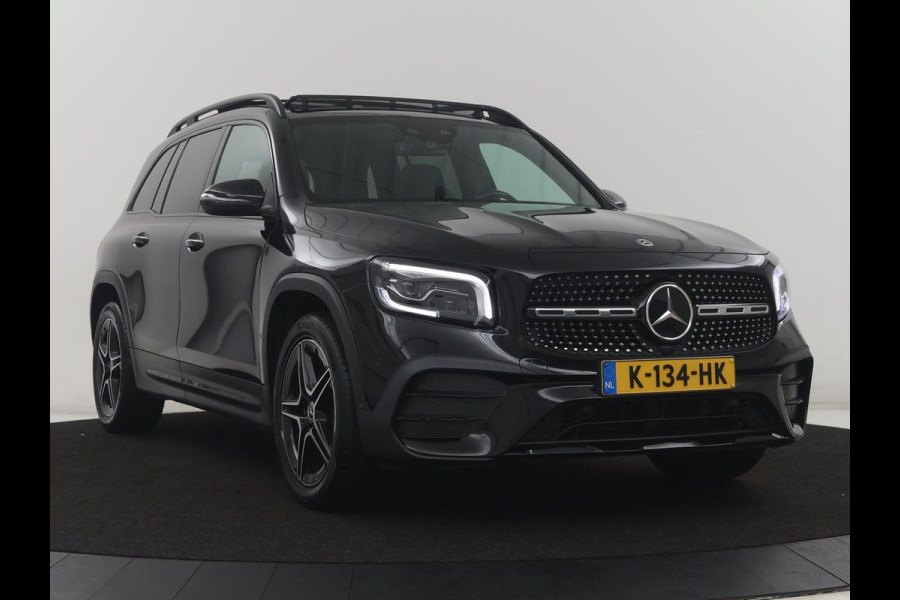 Mercedes-Benz GLB 200 Business Solution AMG | Panoramadak | Leder/alcantara | Memory Stoelverwarming | Adaptive cruise | Camera | Park assist | Sfeerverlichting | Carplay