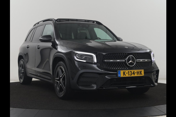 Mercedes-Benz GLB 200 Business Solution AMG | Panoramadak | Leder/alcantara | Memory Stoelverwarming | Adaptive cruise | Camera | Park assist | Sfeerverlichting | Carplay