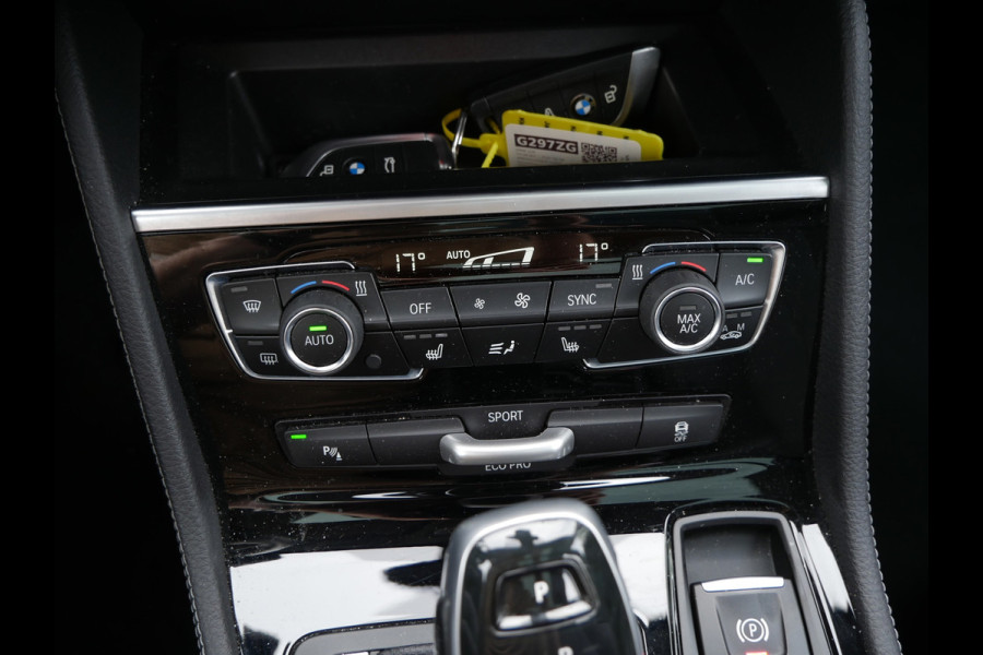 BMW 2 Serie Active Tourer 218ia Automaat High Executive Luxury Edition | Panoramadak | HiFi | Camera |