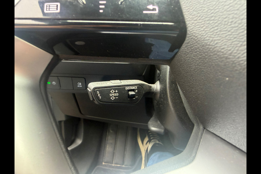 Audi Q4 e-tron 35 S edition 55 kWh S-Line | Stoelverwarming | Adaptive Cruise Control | Keyless | Navigatie | Camera | Parkeersensoren | Climate Control |