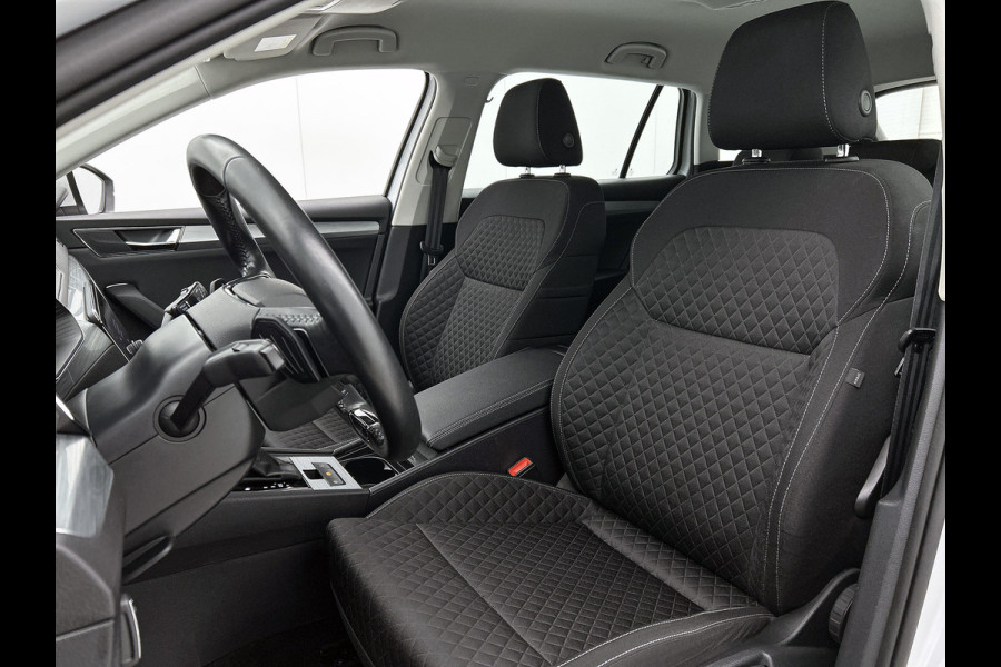 Škoda Superb Combi 1.5 TSI 150PK Automaat Business Edition / Trekhaak / Navigatie / Airco-ecc./ Pdc./ Radio-multimedia / Virtual Cockpit / Apk 05-2028