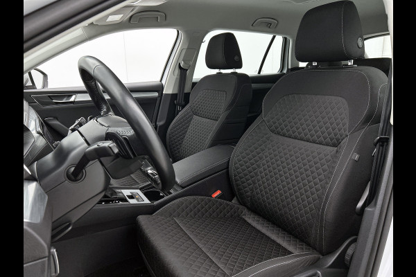 Škoda Superb Combi 1.5 TSI 150PK Automaat Business Edition / Trekhaak / Navigatie / Airco-ecc./ Pdc./ Radio-multimedia / Virtual Cockpit / Apk 05-2028