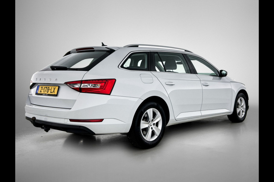 Škoda Superb Combi 1.5 TSI 150PK Automaat Business Edition / Trekhaak / Navigatie / Airco-ecc./ Pdc./ Radio-multimedia / Virtual Cockpit / Apk 05-2028