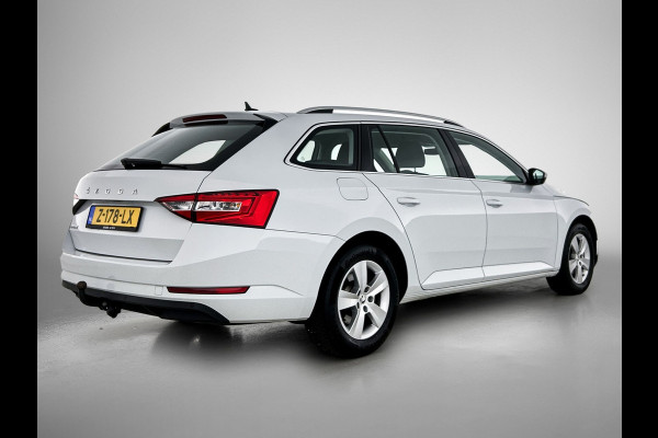 Škoda Superb Combi 1.5 TSI 150PK Automaat Business Edition / Trekhaak / Navigatie / Airco-ecc./ Pdc./ Radio-multimedia / Virtual Cockpit / Apk 05-2028