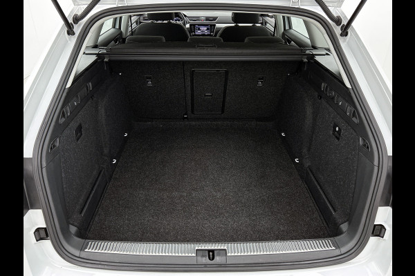 Škoda Superb Combi 1.5 TSI 150PK Automaat Business Edition / Trekhaak / Navigatie / Airco-ecc./ Pdc./ Radio-multimedia / Virtual Cockpit / Apk 05-2028