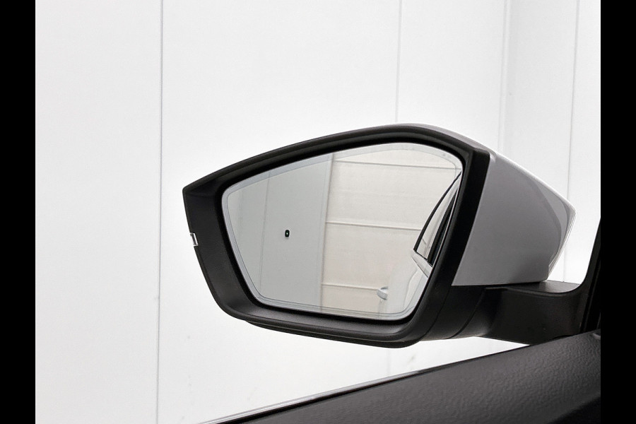 Škoda Superb Combi 1.5 TSI 150PK Automaat Business Edition / Trekhaak / Navigatie / Airco-ecc./ Pdc./ Radio-multimedia / Virtual Cockpit / Apk 05-2028