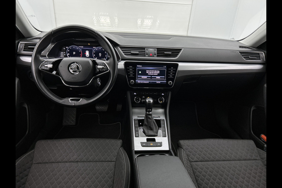Škoda Superb Combi 1.5 TSI 150PK Automaat Business Edition / Trekhaak / Navigatie / Airco-ecc./ Pdc./ Radio-multimedia / Virtual Cockpit / Apk 05-2028