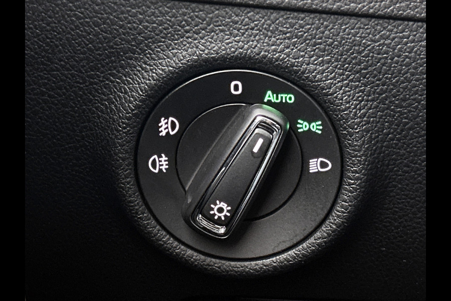 Škoda Superb Combi 1.5 TSI 150PK Automaat Business Edition / Trekhaak / Navigatie / Airco-ecc./ Pdc./ Radio-multimedia / Virtual Cockpit / Apk 05-2028