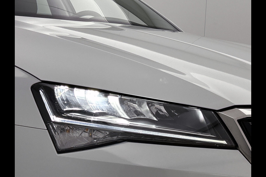 Škoda Superb Combi 1.5 TSI 150PK Automaat Business Edition / Trekhaak / Navigatie / Airco-ecc./ Pdc./ Radio-multimedia / Virtual Cockpit / Apk 05-2028
