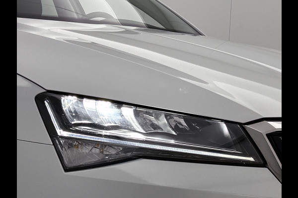 Škoda Superb Combi 1.5 TSI 150PK Automaat Business Edition / Trekhaak / Navigatie / Airco-ecc./ Pdc./ Radio-multimedia / Virtual Cockpit / Apk 05-2028