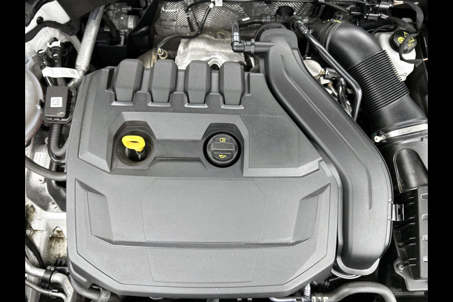 Škoda Superb Combi 1.5 TSI 150PK Automaat Business Edition / Trekhaak / Navigatie / Airco-ecc./ Pdc./ Radio-multimedia / Virtual Cockpit / Apk 05-2028