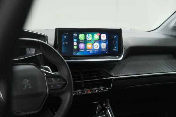 Peugeot 208 PureTech 100 EAT8 Allure | Adaptieve Cruise control |  Camera | Parkeersensoren voor + achter | Navigatie | Apple Carplay