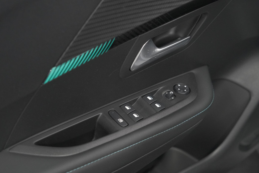 Peugeot 208 PureTech 100 EAT8 Allure | Adaptieve Cruise control |  Camera | Parkeersensoren voor + achter | Navigatie | Apple Carplay