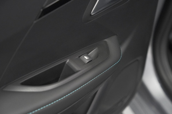 Peugeot 208 PureTech 100 EAT8 Allure | Adaptieve Cruise control |  Camera | Parkeersensoren voor + achter | Navigatie | Apple Carplay