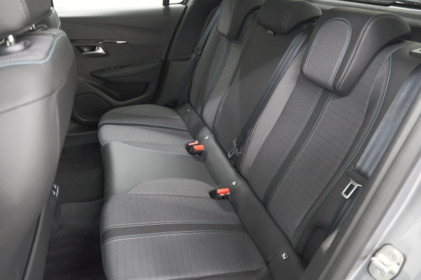 Peugeot 208 PureTech 100 EAT8 Allure | Adaptieve Cruise control |  Camera | Parkeersensoren voor + achter | Navigatie | Apple Carplay