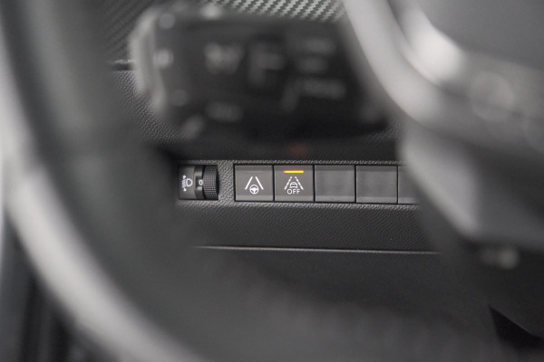 Peugeot 208 PureTech 100 EAT8 Allure | Adaptieve Cruise control |  Camera | Parkeersensoren voor + achter | Navigatie | Apple Carplay