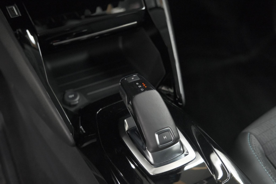 Peugeot 208 PureTech 100 EAT8 Allure | Adaptieve Cruise control |  Camera | Parkeersensoren voor + achter | Navigatie | Apple Carplay