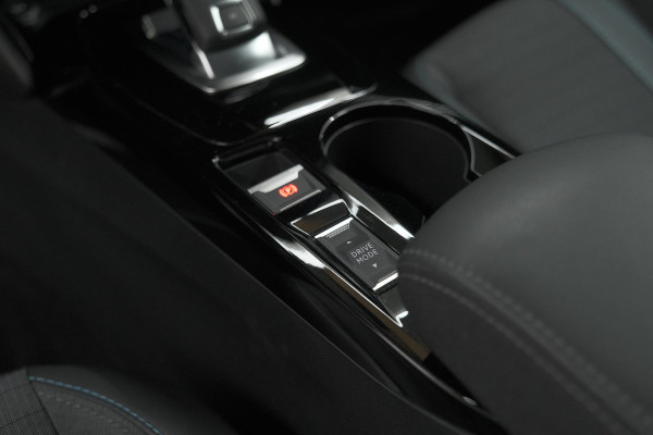 Peugeot 208 PureTech 100 EAT8 Allure | Adaptieve Cruise control |  Camera | Parkeersensoren voor + achter | Navigatie | Apple Carplay