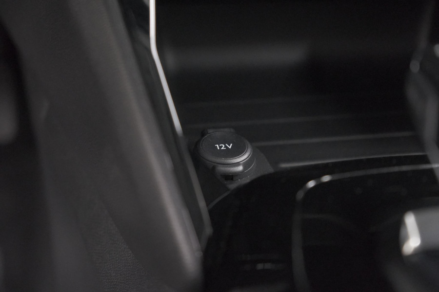 Peugeot 208 PureTech 100 EAT8 Allure | Adaptieve Cruise control |  Camera | Parkeersensoren voor + achter | Navigatie | Apple Carplay