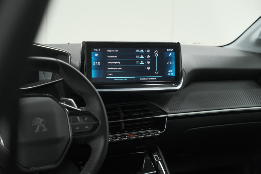 Peugeot 208 PureTech 100 EAT8 Allure | Adaptieve Cruise control |  Camera | Parkeersensoren voor + achter | Navigatie | Apple Carplay
