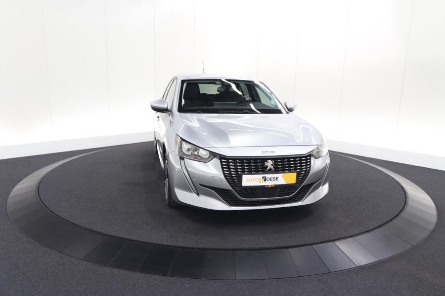 Peugeot 208 PureTech 100 EAT8 Allure | Adaptieve Cruise control |  Camera | Parkeersensoren voor + achter | Navigatie | Apple Carplay