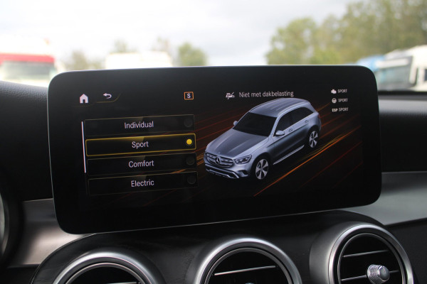 Mercedes-Benz GLC 300e 4MATIC AMG | Pano | Burmester | 360 | Sfeerverlichting