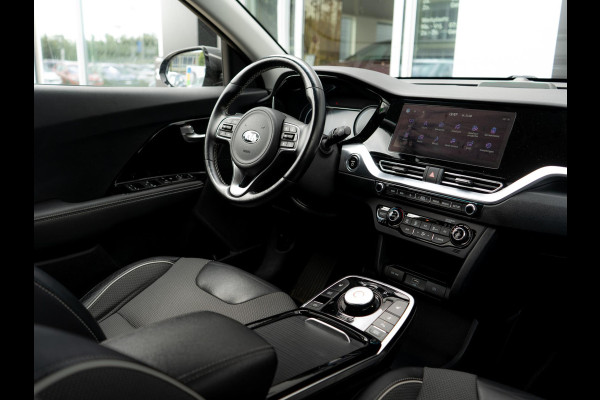 Kia e-Niro DynamicPlusLine 64 kWh SOH 98,7 % |Stoel en stuurverwarming | Schuif/-kanteldak | Achteruitrijcamera | Navigatie | Carplay | PDC voor & achter | Achteruitrijcamera