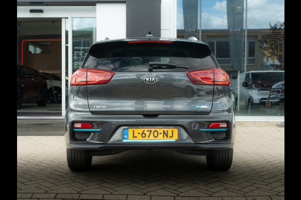 Kia e-Niro DynamicPlusLine 64 kWh SOH 98,7 % |Stoel en stuurverwarming | Schuif/-kanteldak | Achteruitrijcamera | Navigatie | Carplay | PDC voor & achter | Achteruitrijcamera