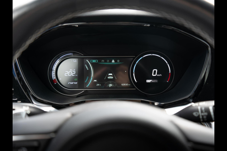 Kia e-Niro DynamicPlusLine 64 kWh SOH 98,7 % |Stoel en stuurverwarming | Schuif/-kanteldak | Achteruitrijcamera | Navigatie | Carplay | PDC voor & achter | Achteruitrijcamera